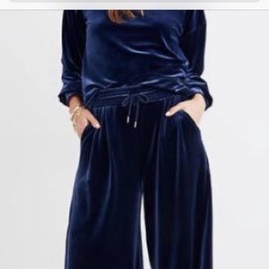 Madewell velvet sweatshirt. Like new!